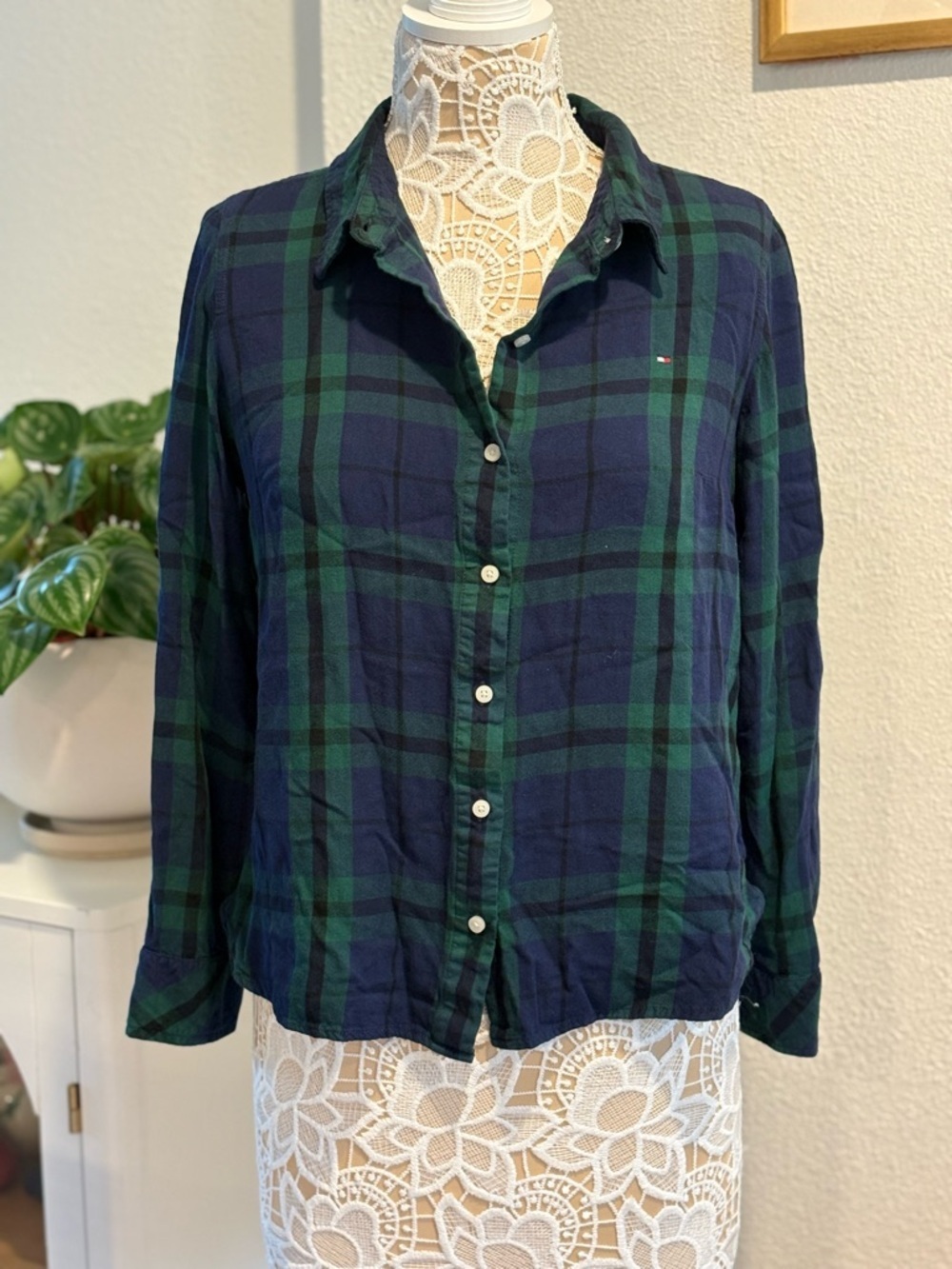 Tommy Hilfiger Flannel Plaid Tartan Navy and Green Button Down- size L